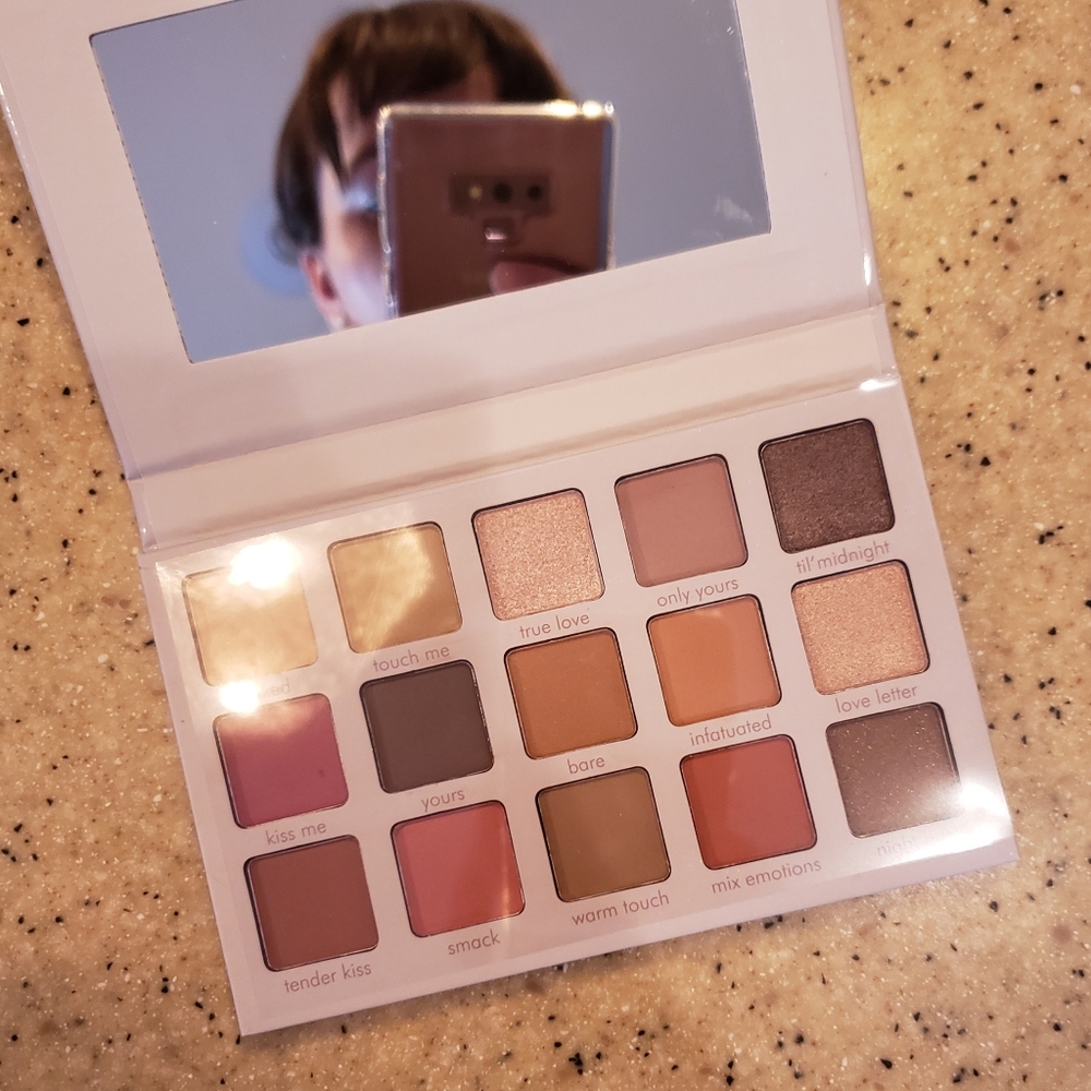 NWT Beauty Creations Irresistable Palette